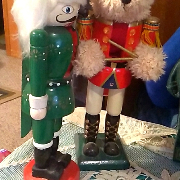 💂‍♀️ Vintage WOODEN NUTCRACKER GOEBEL FATHER WINTER 14” - Picture 9 of 16
